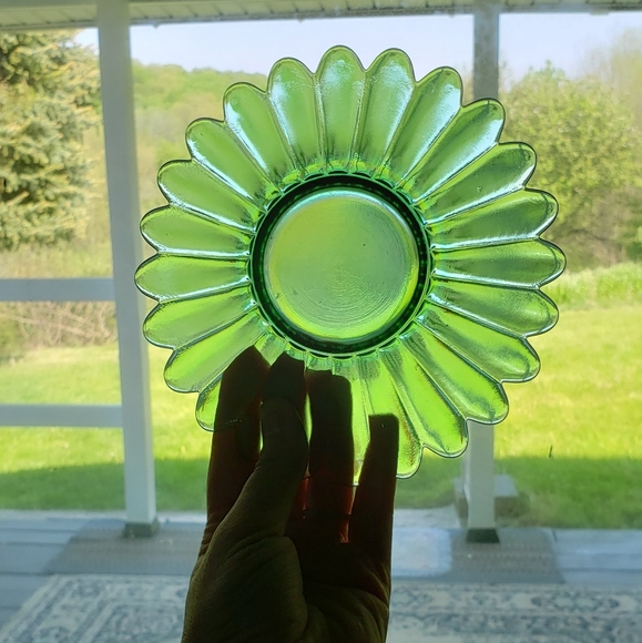 Green Carnival Glass Flower Dish Candle Holder - Picture 6 of 6
